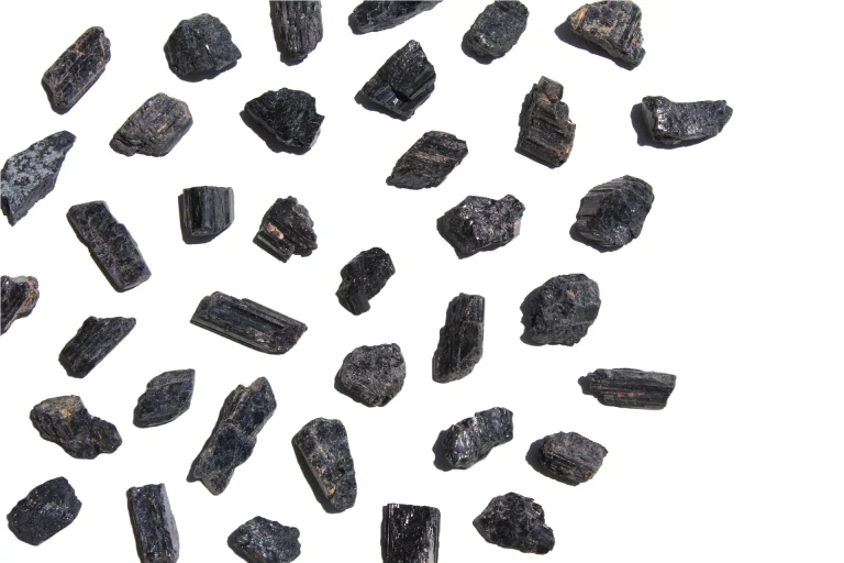 turmalina negra em bruto