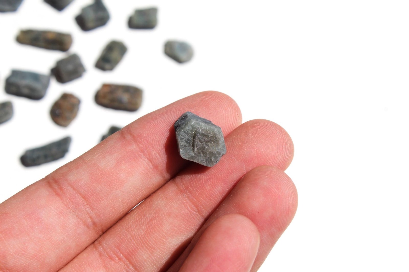 cristal safira em bruto mini