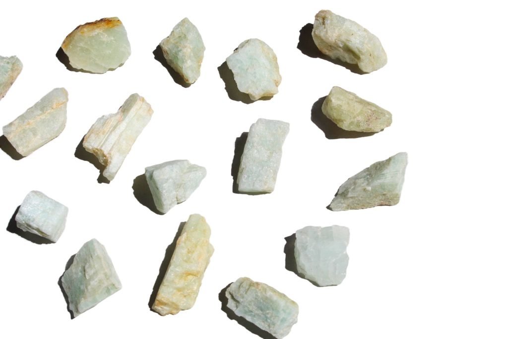 água-marinha em bruto