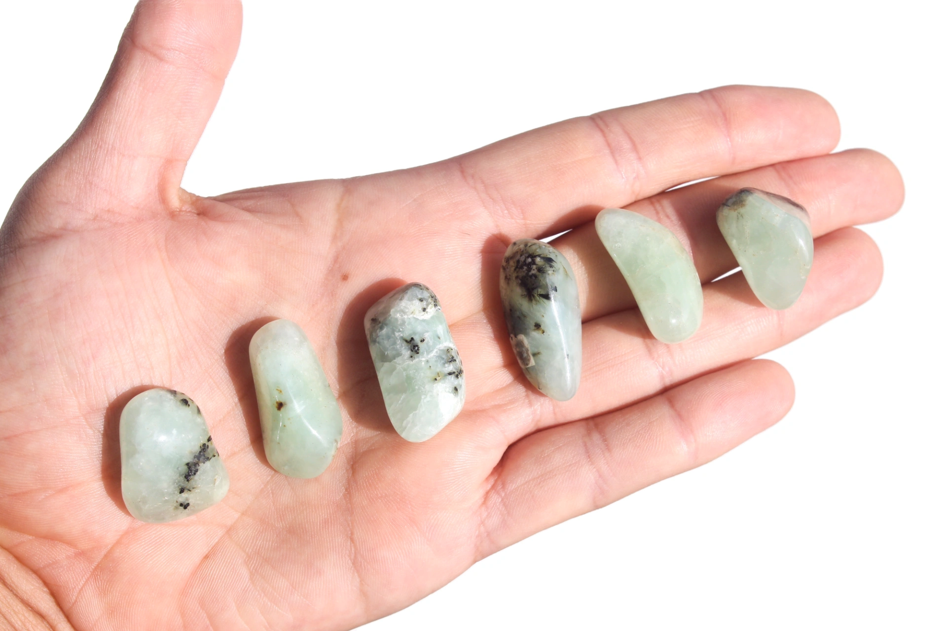 prehnites roladas de tamanaho pequeno na palma da mão pedras de cura vitalidade e equilibro prehnites roladas de tamanaho pequeno na palma da mao pedras de cura vitalidade e equilibro