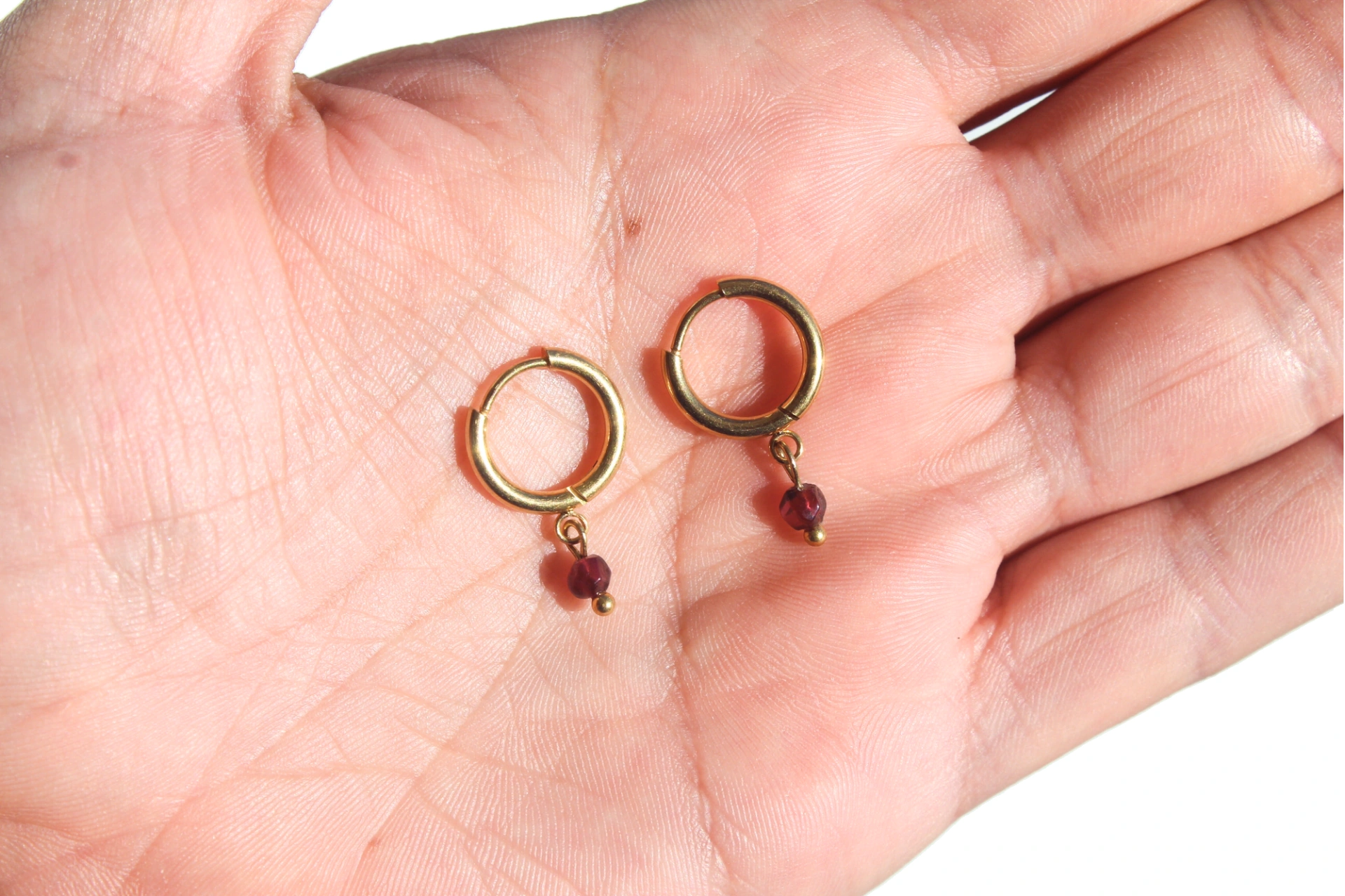 par de brincos de granada natural cristal de vitalidade forca e regeneracao